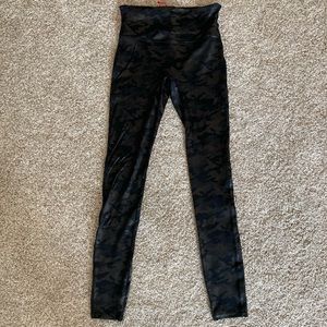 Never worn spanx black camo leggings